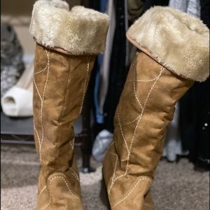 Size 9 Only worn a few times when traveling